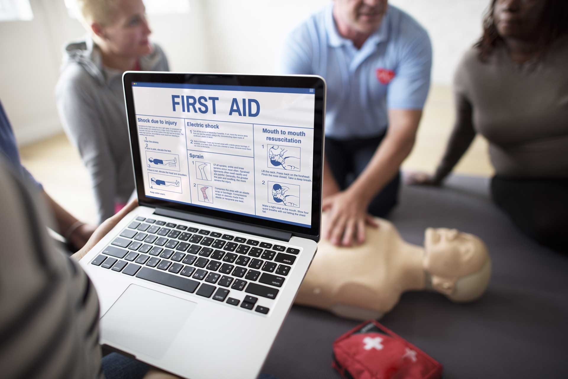 Advanced first aid course training at Mainland Safety Training
